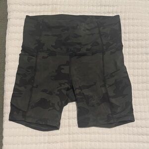 Lululemon Camo Biker Shorts with pockets